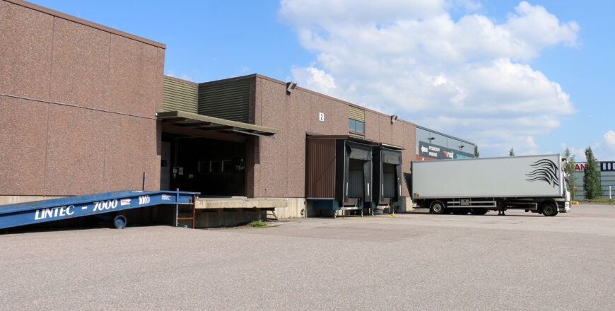 Muuntotien kiinteistön lastauslaituri.