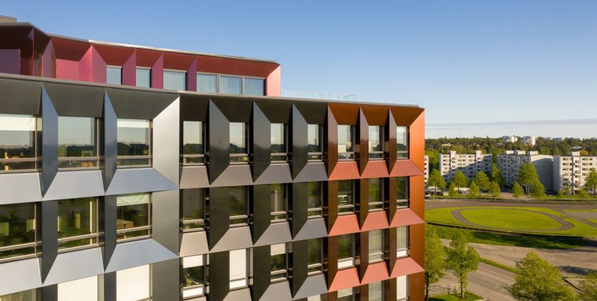 Aerial image of the facade of Trivium Retoriikka.